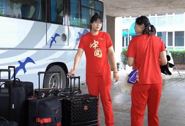 开奖结果-中国女篮出征巴黎奥运！12人合体战最后两场热身赛